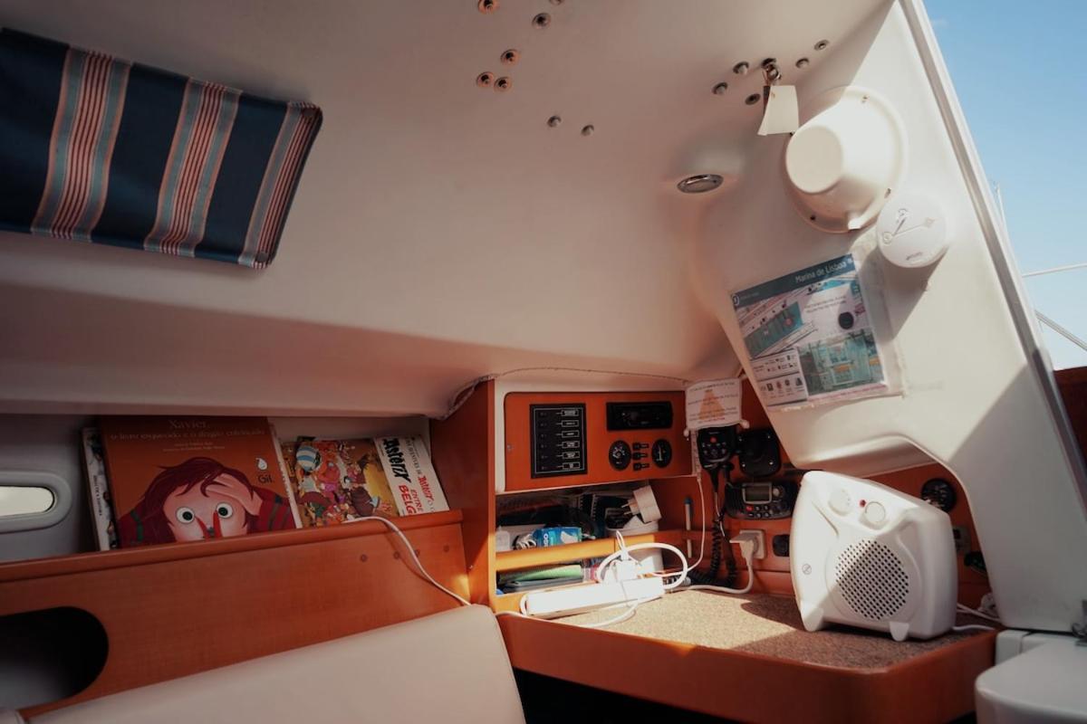 Surfbird Cozy Sailboat Escape * Lisbon