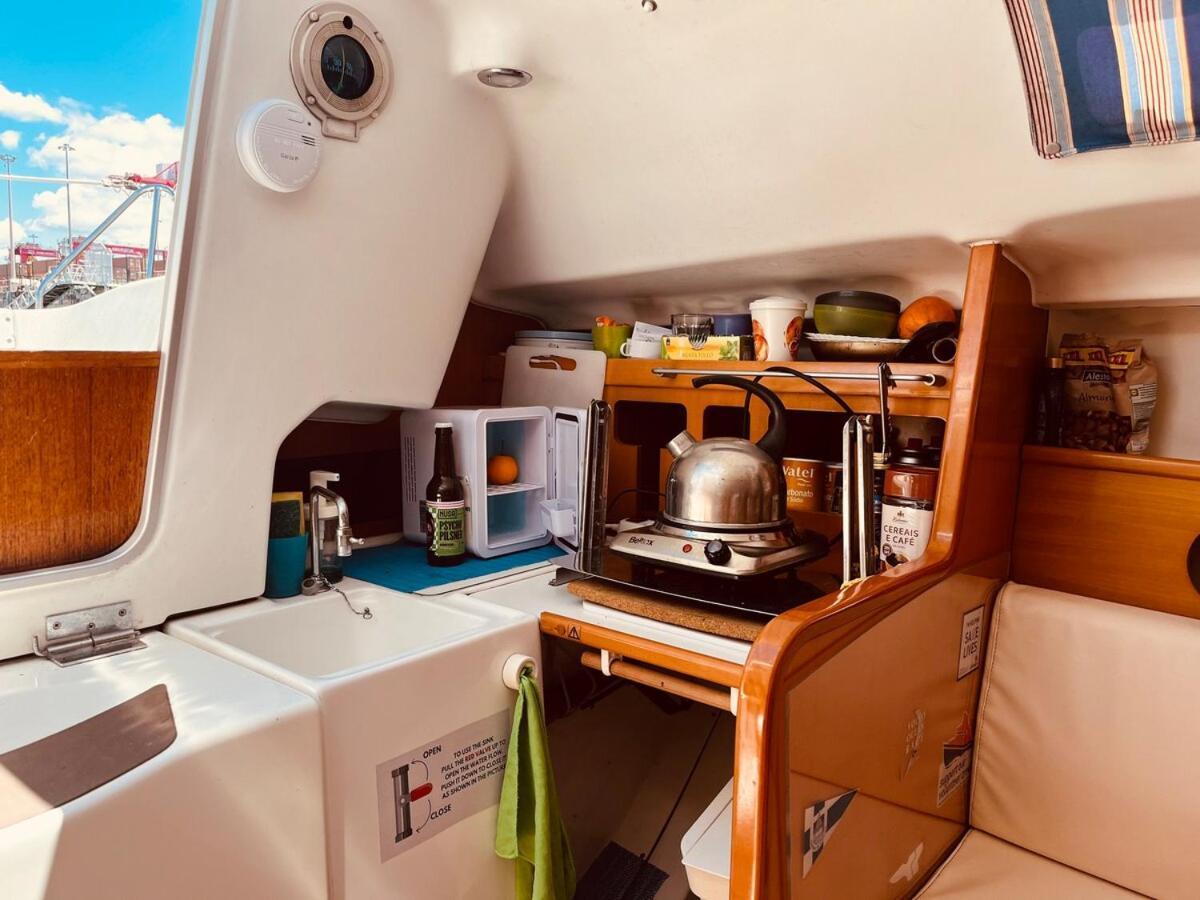 Surfbird Cozy Sailboat Escape * Lisboa
