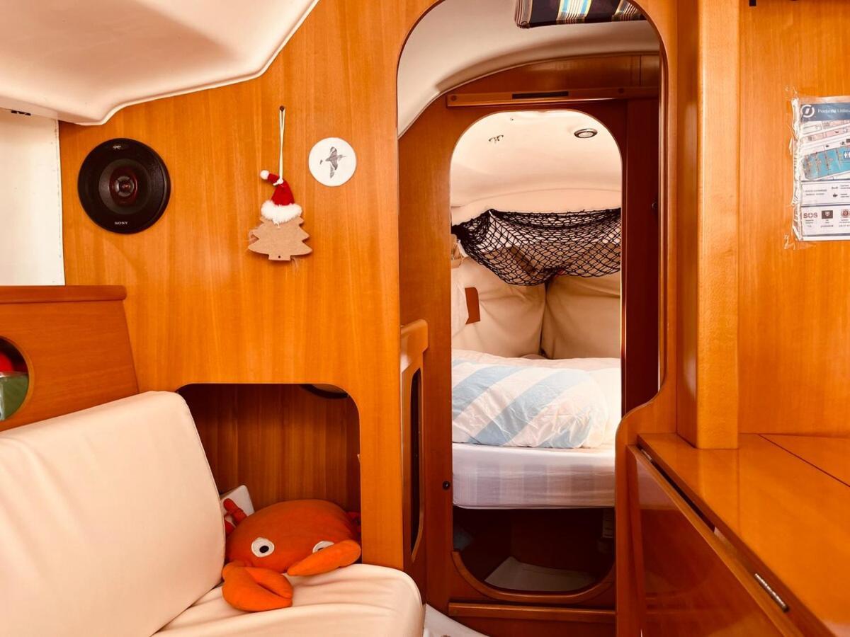 Surfbird Cozy Sailboat Escape Hotel en barco